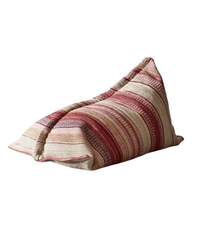 Triangle flatweave pouf emma roberts home bedroom recreate the look