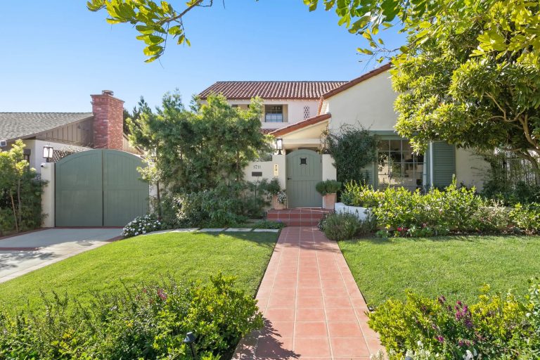 Emma stone spanish style house exterior recreate the look