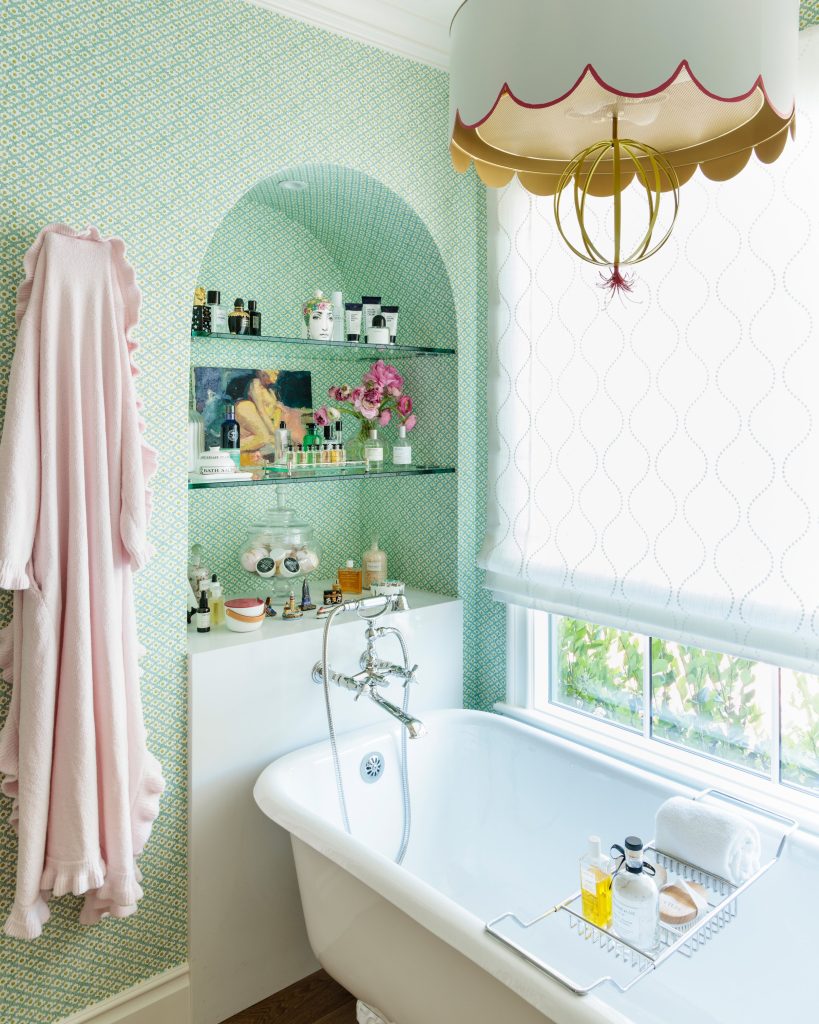 Emma stone house bathroom bathtub