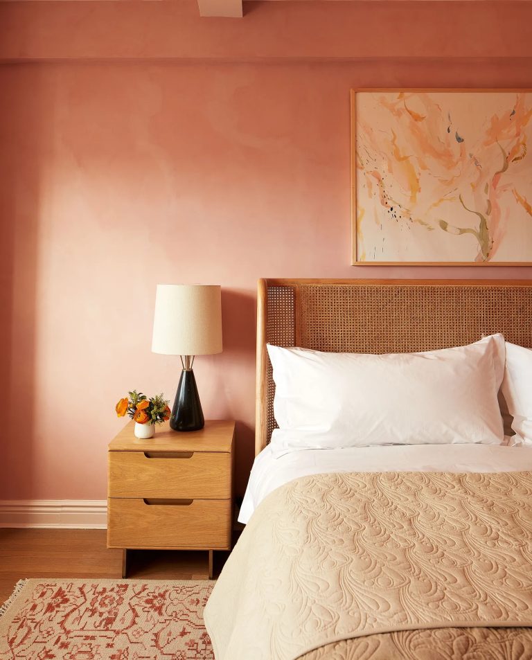 Maude apatow pink bedroom nyc apartment get the look
